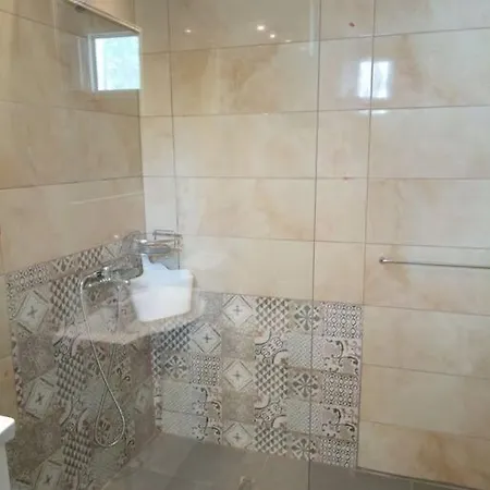 Apartment Downtown With Private Parking *